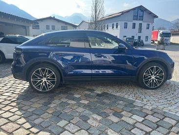 Porsche Macan I 4 Electric — photo 6