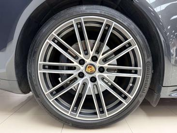Porsche Panamera 4 E-Hybrid — photo 38
