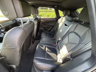 Porsche Macan — photo 12