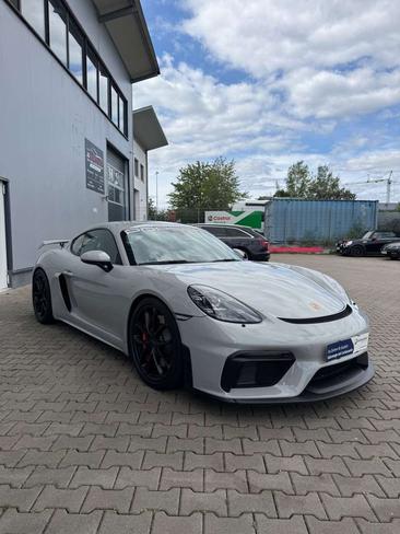 Porsche 718 Cayman GT4 — photo 2
