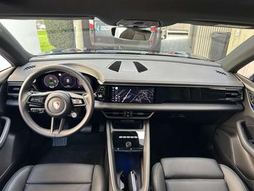 Porsche Macan I 4 Electric — photo 10