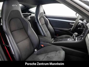Porsche 718 Cayman GT4 — photo 20