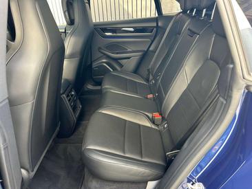 Porsche Macan I 4 Electric — photo 14