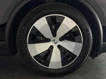 Porsche Macan I Electric — photo 12
