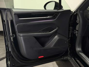 Porsche Macan I Electric — photo 13