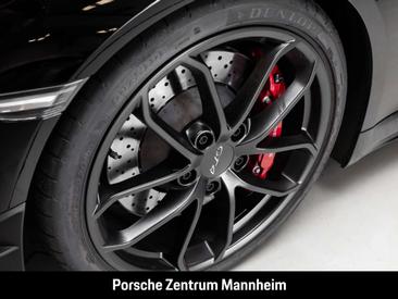 Porsche 718 Cayman GT4 — photo 32