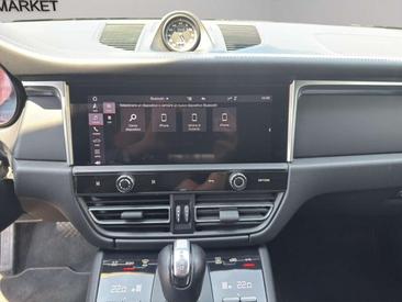 Porsche Macan — photo 12