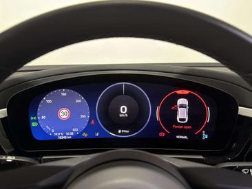 Porsche Macan I Electric — photo 20