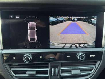 Porsche Macan — photo 13