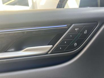 Porsche Macan I 4 Electric — photo 23