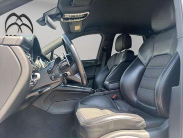 Porsche Macan — photo 15