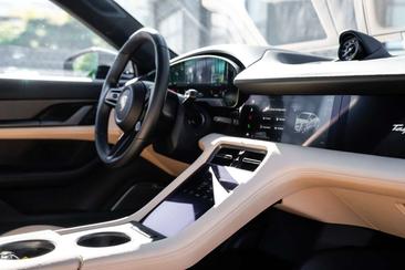 Porsche Taycan Turbo S — photo 18