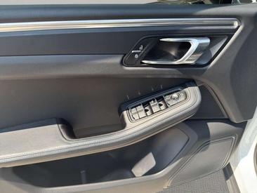 Porsche Macan — photo 16