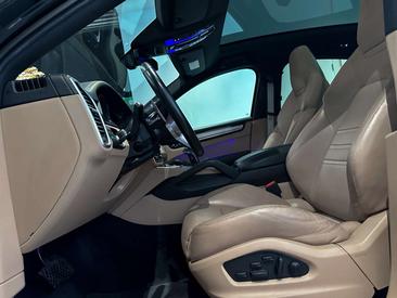 Porsche Cayenne E-Hybrid — photo 12