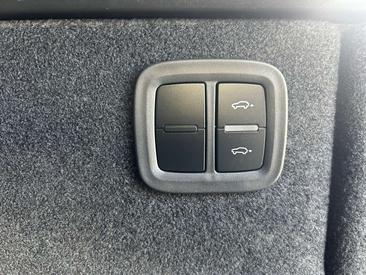 Porsche Macan I 4 Electric — photo 26