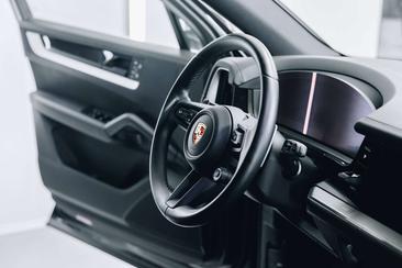 Porsche Cayenne E-Hybrid — photo 9