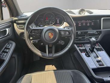 Porsche Macan — photo 17