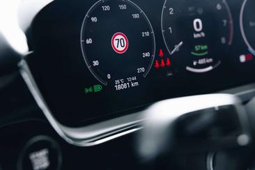 Porsche Cayenne E-Hybrid — photo 12