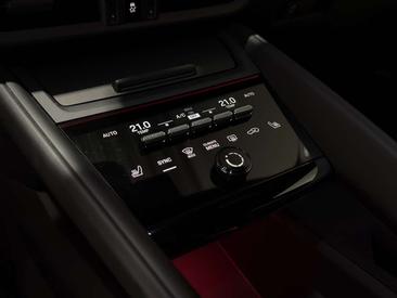Porsche Macan I Electric — photo 25