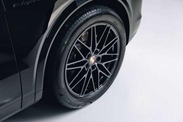 Porsche Cayenne E-Hybrid — photo 16