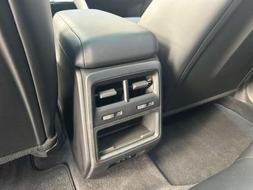 Porsche Macan I 4 Electric — photo 27