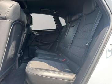 Porsche Macan — photo 18