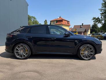 Porsche Cayenne Turbo S E-Hybrid — photo 10