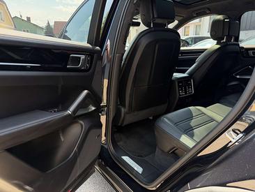 Porsche Cayenne Turbo S E-Hybrid — photo 24