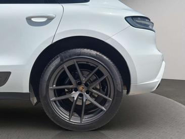 Porsche Macan — photo 22