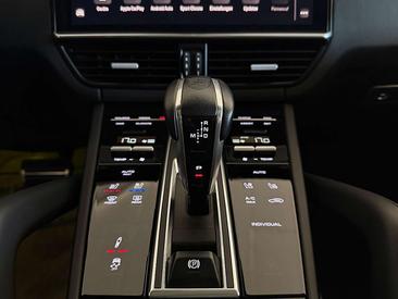 Porsche Cayenne Turbo S E-Hybrid — photo 35