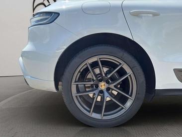 Porsche Macan — photo 23