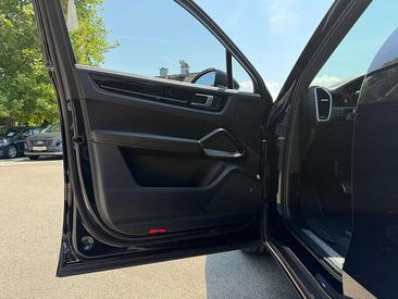 Porsche Cayenne Turbo S E-Hybrid — photo 41