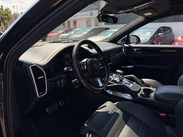 Porsche Cayenne Turbo S E-Hybrid — photo 46