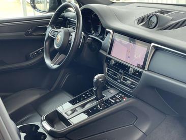 Porsche Macan — photo 14