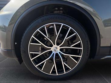 Porsche Macan I Electric — photo 7