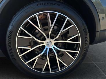 Porsche Macan I Electric — photo 8