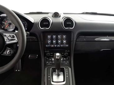 Porsche 718 Cayman GTS 4.0 — photo 15