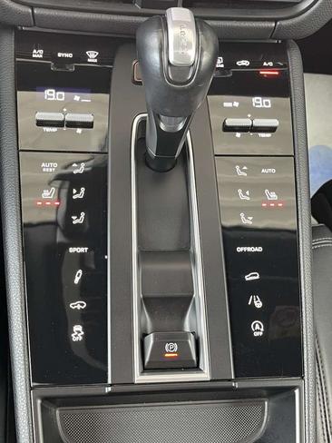 Porsche Macan — photo 19