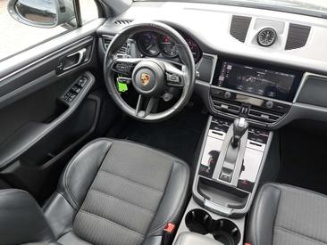 Porsche Macan — photo 11