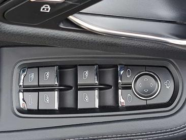 Porsche Macan — photo 12