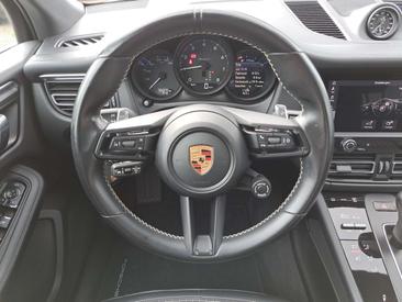 Porsche Macan — photo 14
