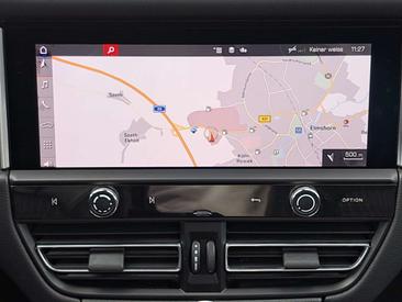 Porsche Macan — photo 16