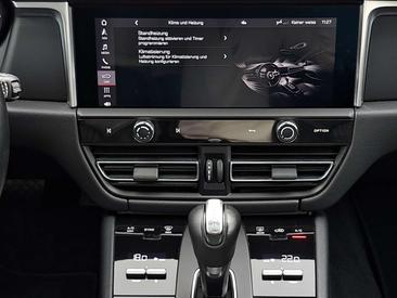 Porsche Macan — photo 17