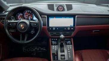 Porsche Macan — photo 7