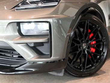 Porsche Macan I GTS Electric — photo 4
