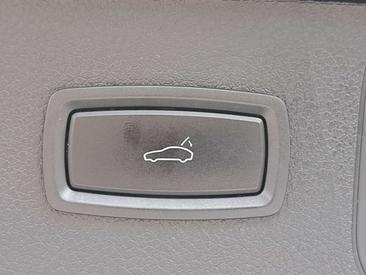 Porsche Macan — photo 21