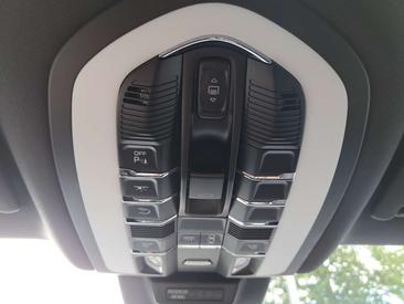 Porsche Macan — photo 26