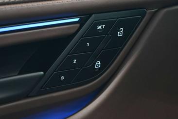 Porsche Macan I GTS Electric — photo 25