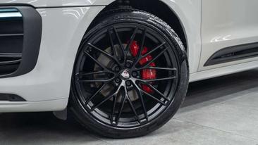 Porsche Macan — photo 34