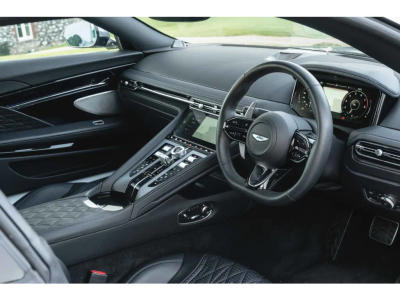 Aston Martin DB12 V8